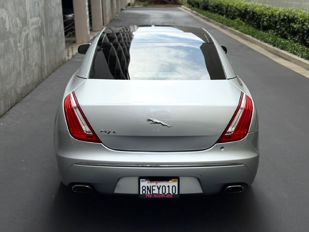 2012 Jaguar XJ Image 22