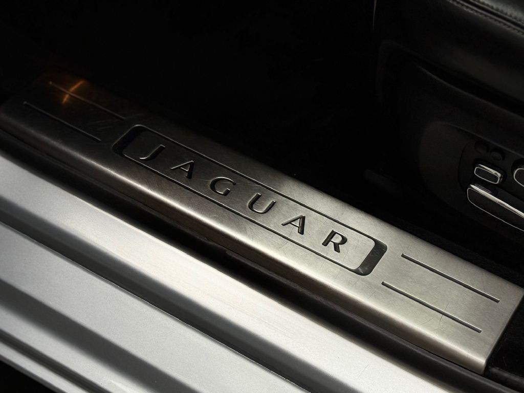 2012 Jaguar XJ Image 24
