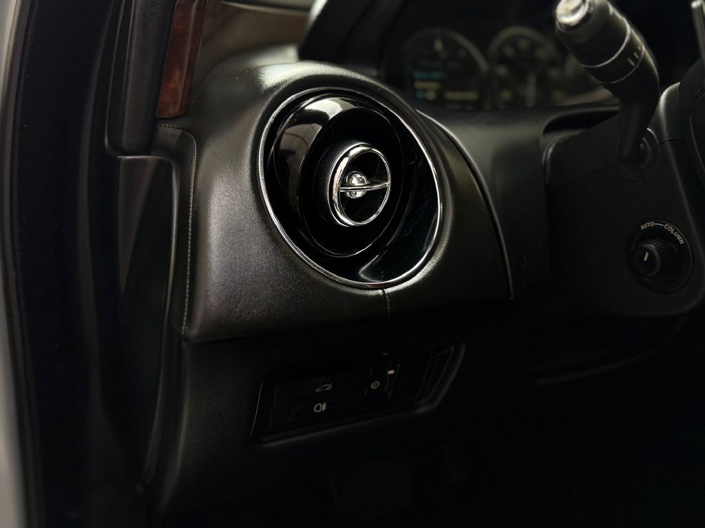 2012 Jaguar XJ Image 27