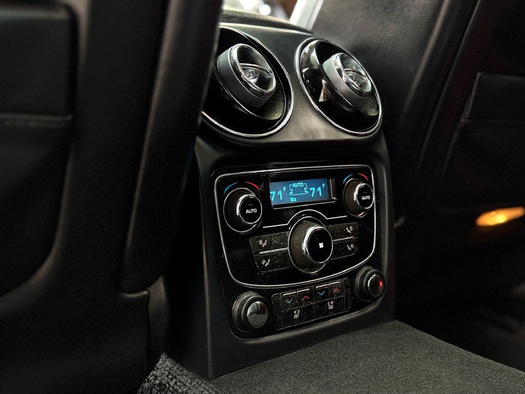 2012 Jaguar XJ Image 34