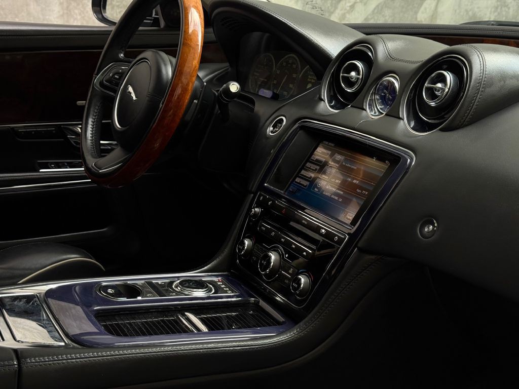 2012 Jaguar XJ Image 45