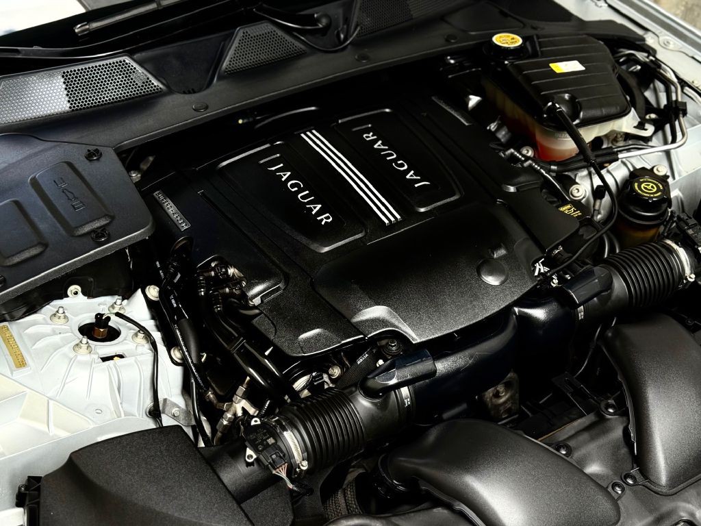 2012 Jaguar XJ Image 47