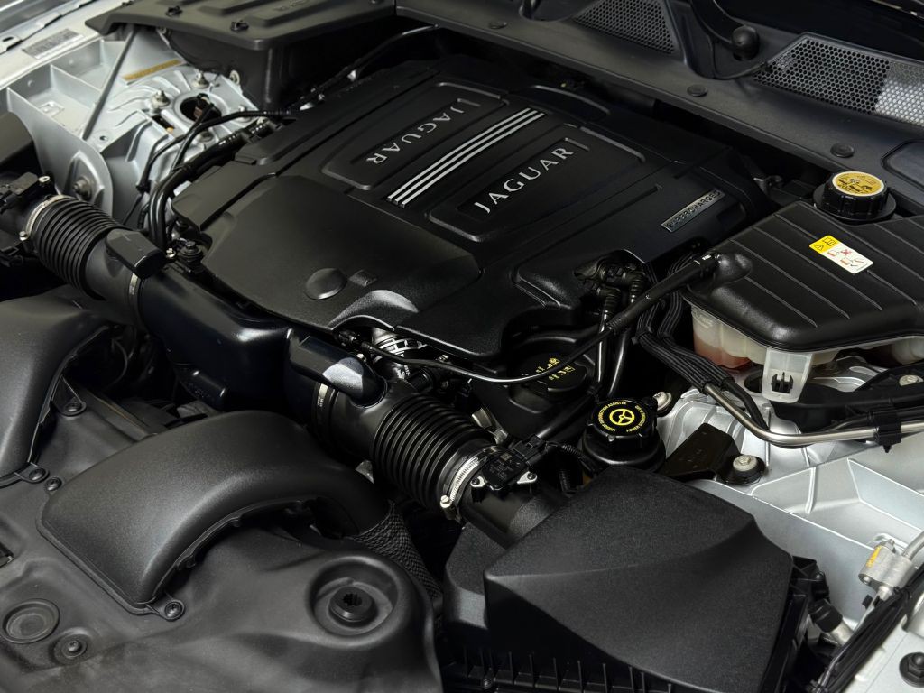 2012 Jaguar XJ Image 48