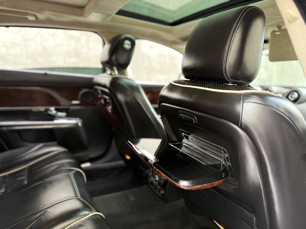 2012 Jaguar XJ Image 39