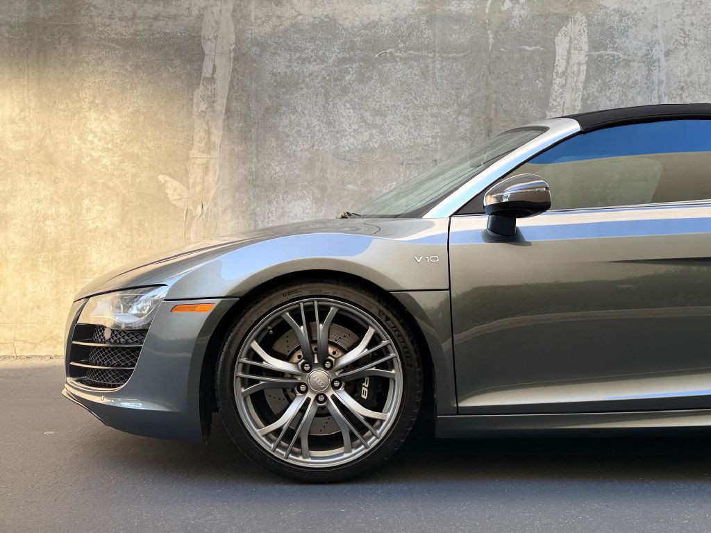 2012 Audi R8 Image 8