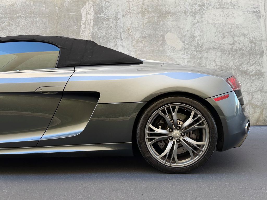 2012 Audi R8 Image 9