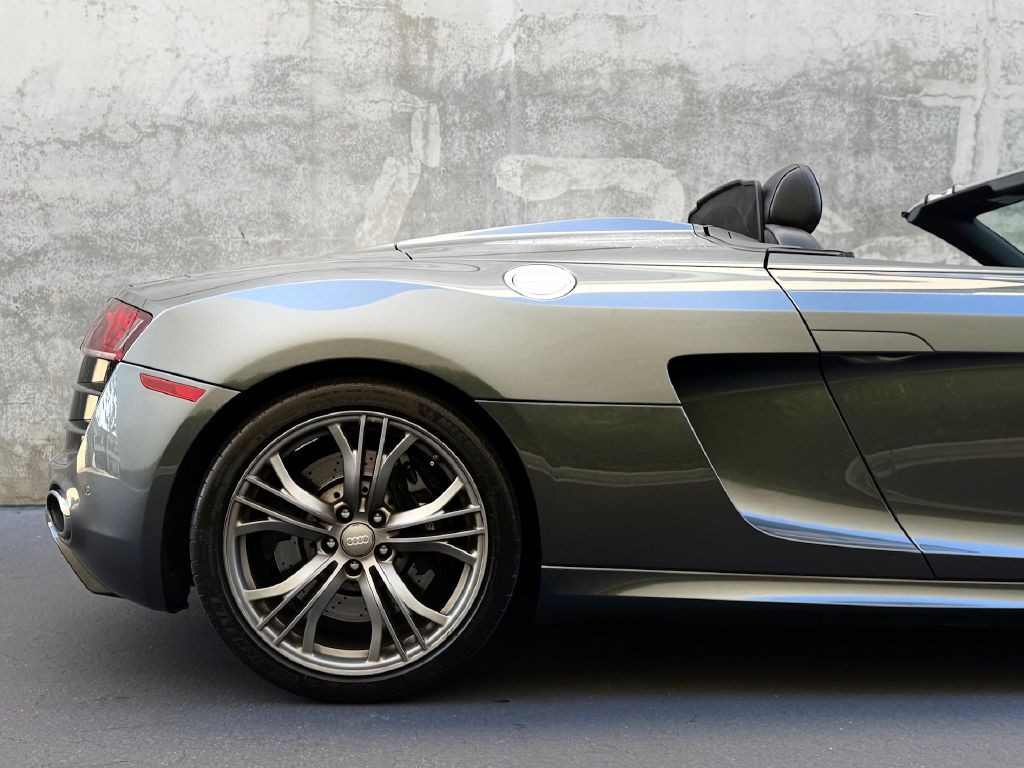2012 Audi R8 Image 16