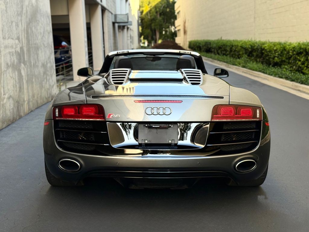 2012 Audi R8 Image 17