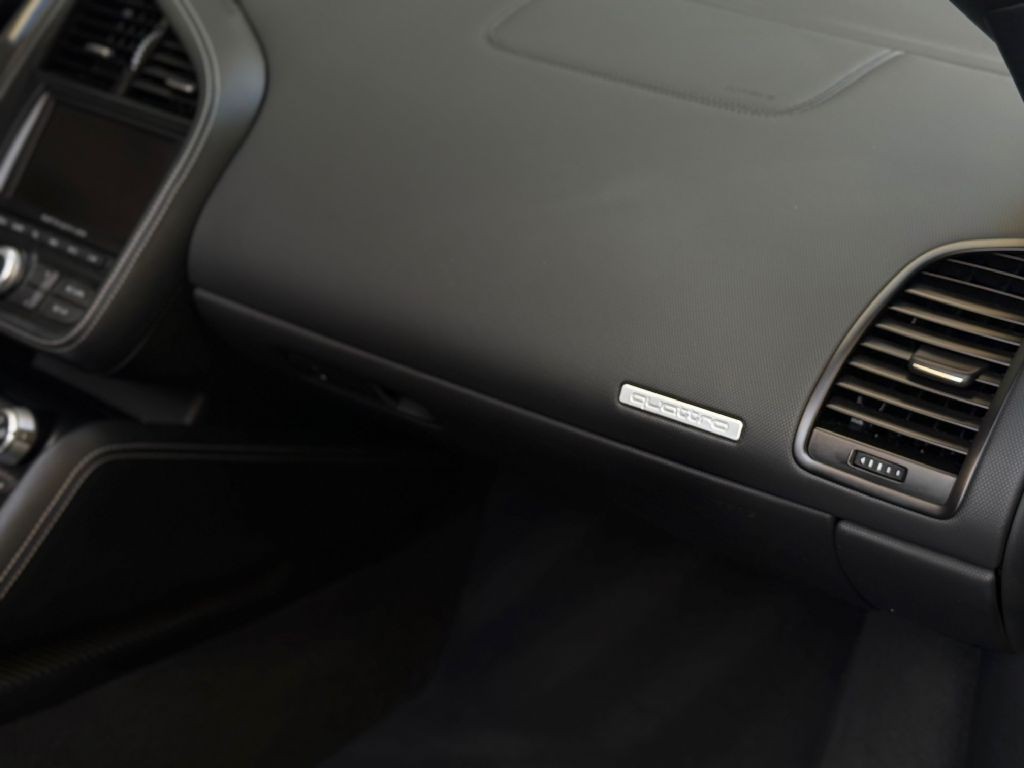 2012 Audi R8 Image 34