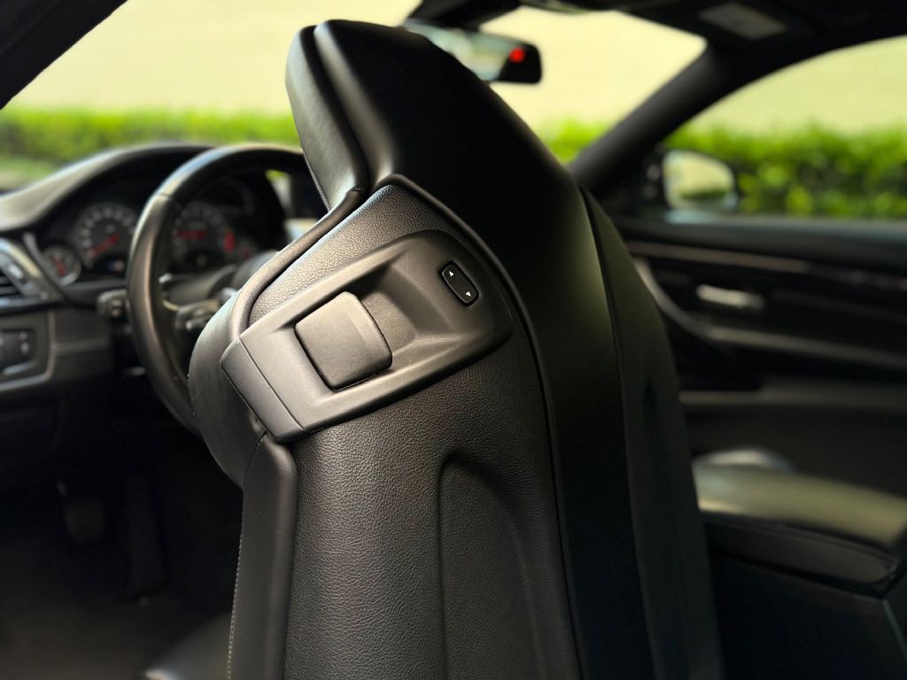 2015 BMW M4 Image 30