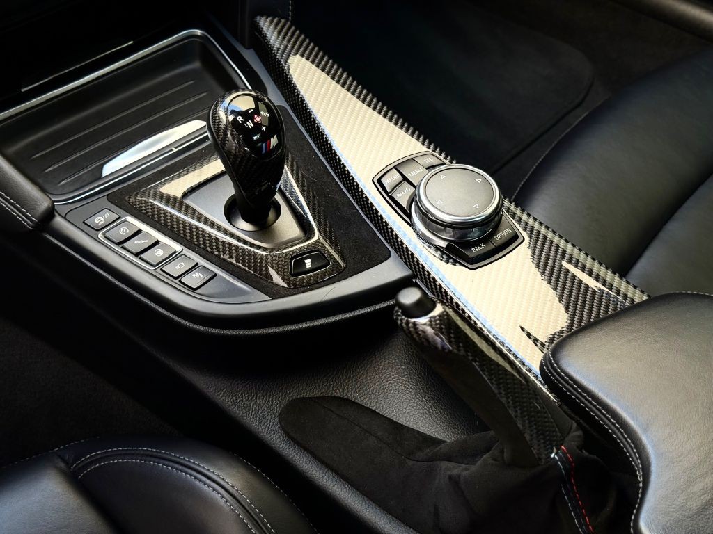 2015 BMW M4 Image 32