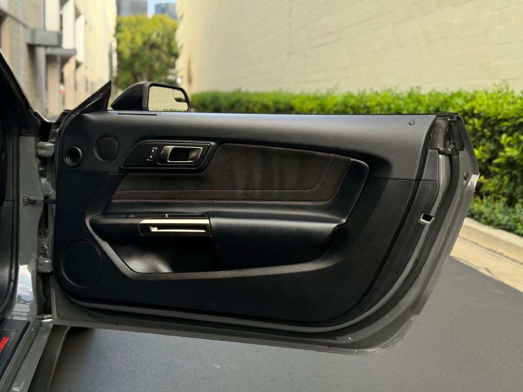 2018 Ford Mustang Image 35