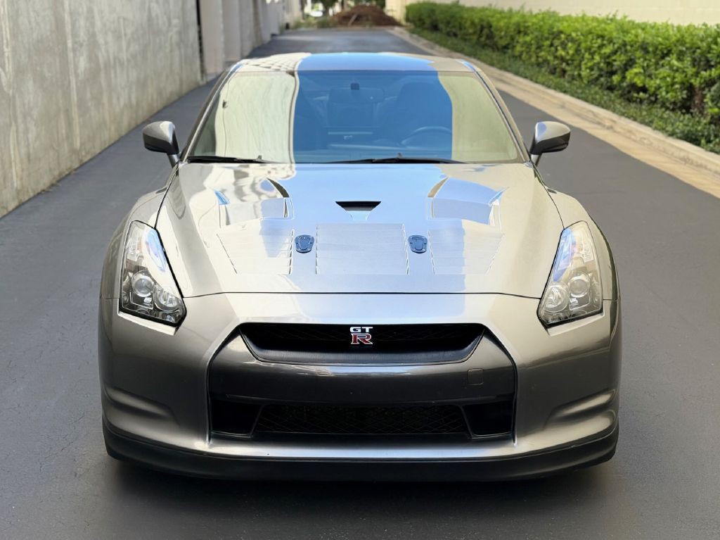 2010 Nissan GT-R Image 4