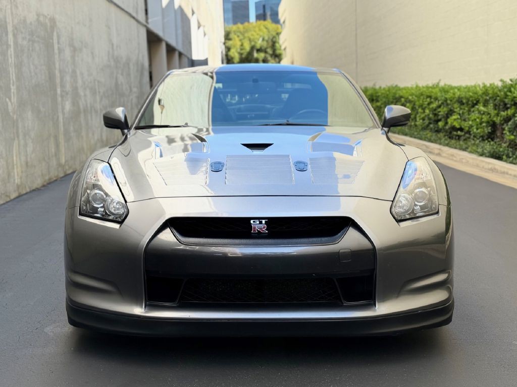 2010 Nissan GT-R Image 5