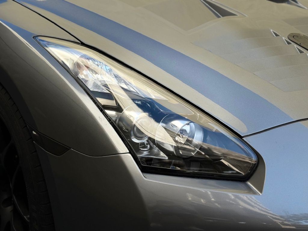 2010 Nissan GT-R Image 15