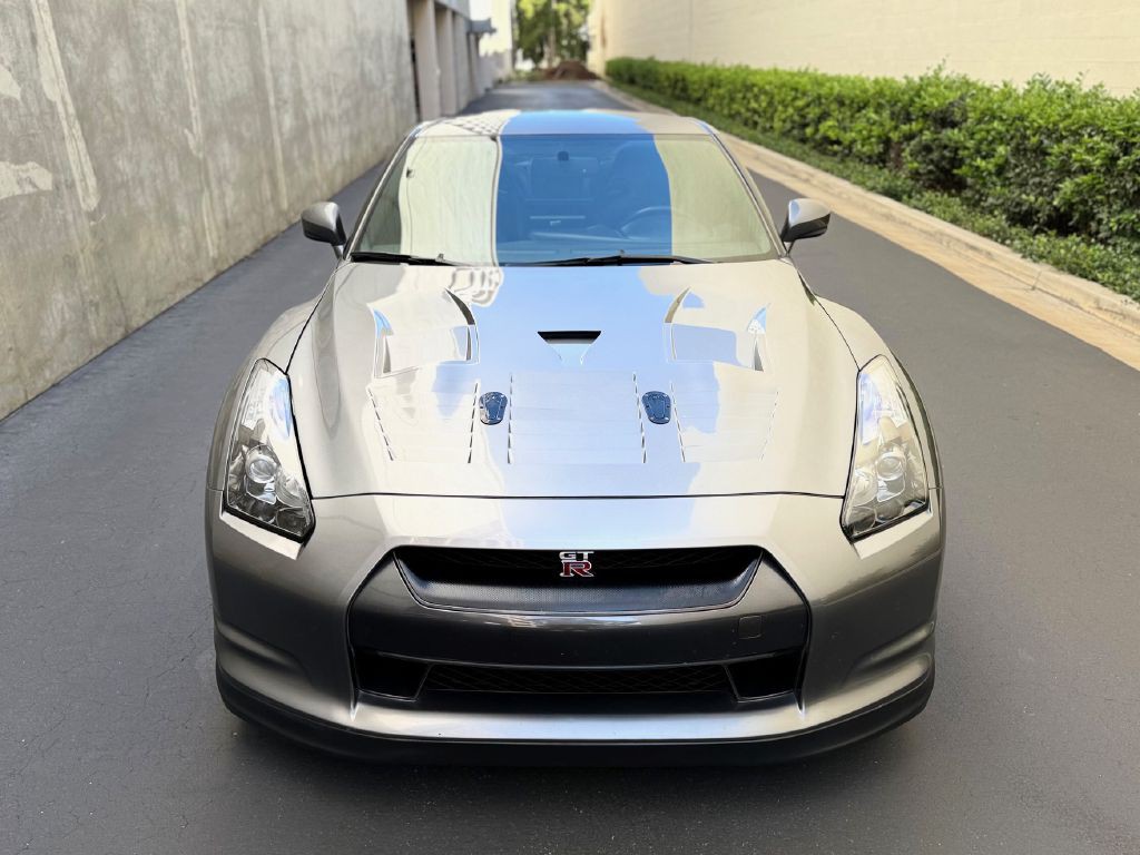 2010 Nissan GT-R Image 16