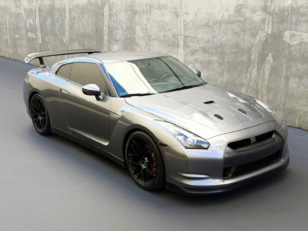 2010 Nissan GT-R Image 20