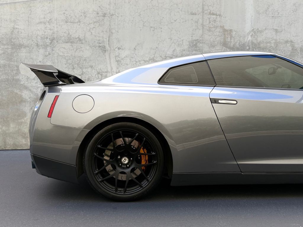 2010 Nissan GT-R Image 22
