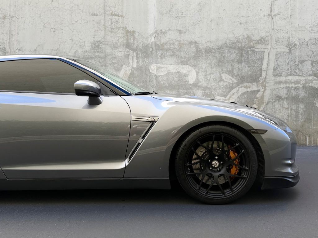 2010 Nissan GT-R Image 23
