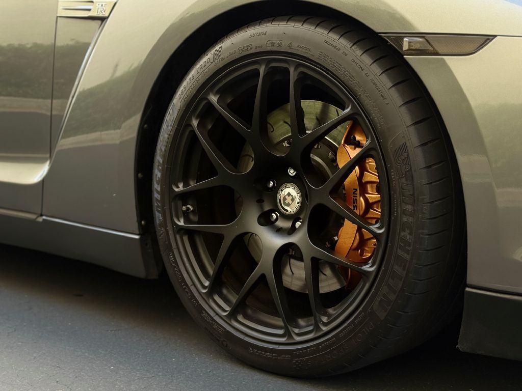 2010 Nissan GT-R Image 25