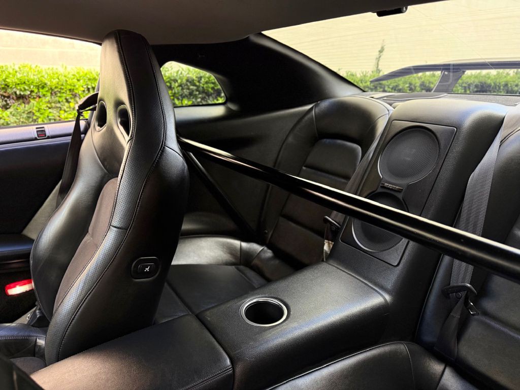 2010 Nissan GT-R Image 34