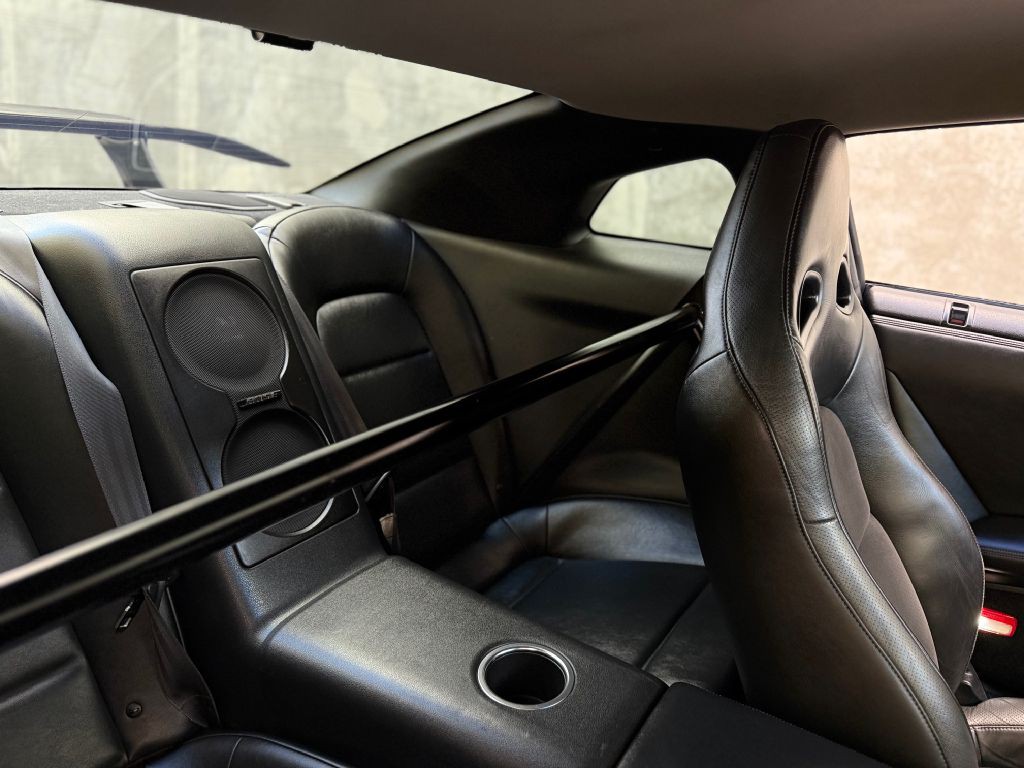 2010 Nissan GT-R Image 38