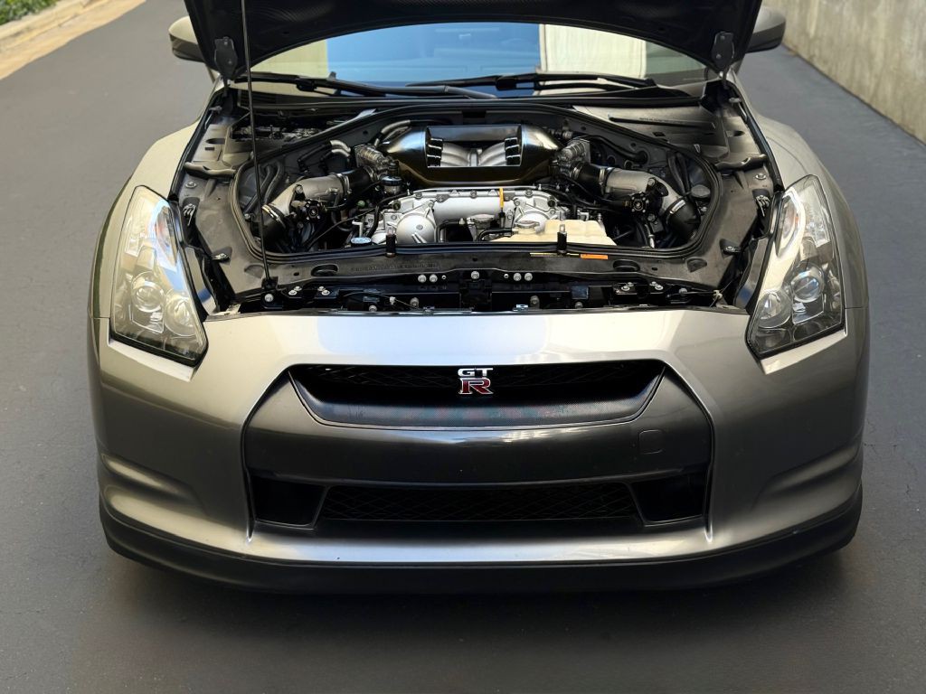 2010 Nissan GT-R Image 45
