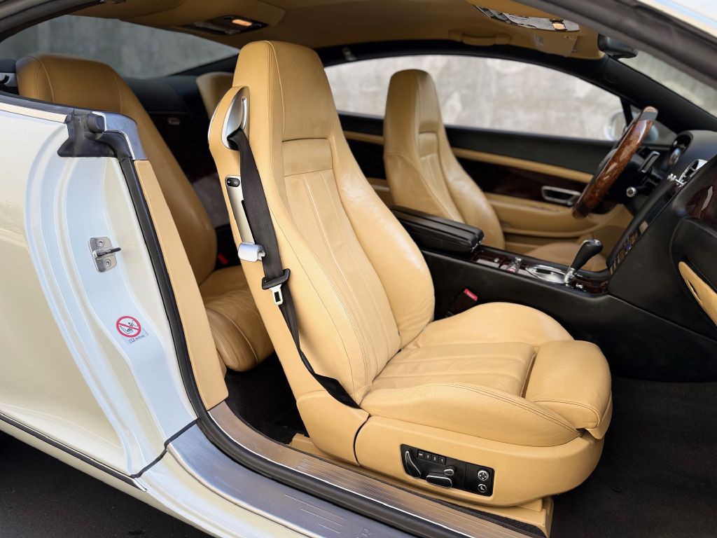 2005 Bentley Continental Image 29