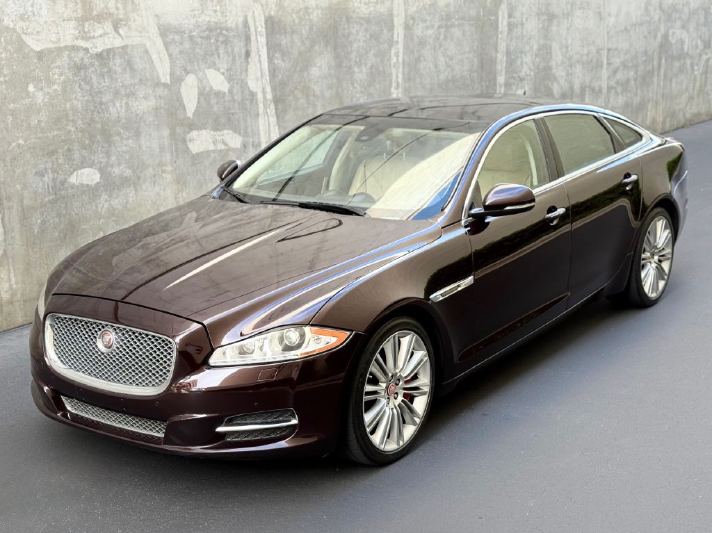 2011 Jaguar XJ Image 2