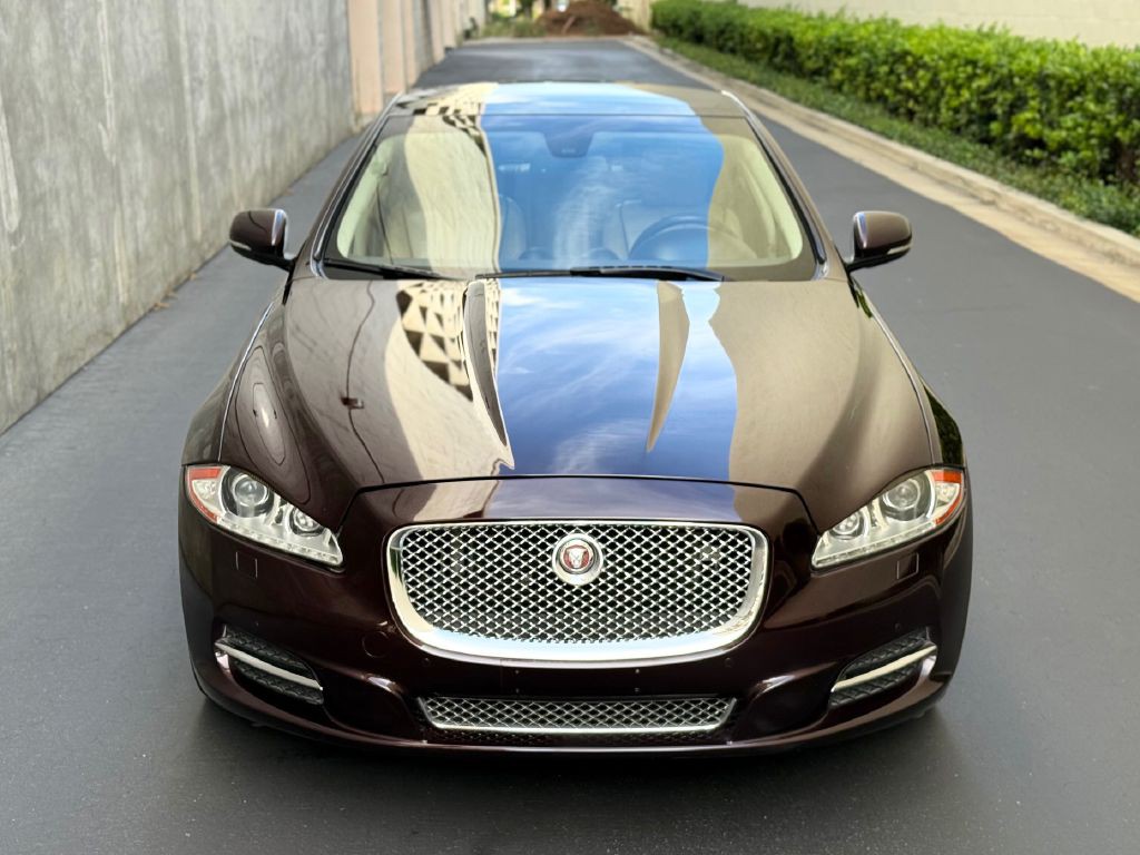 2011 Jaguar XJ Image 3