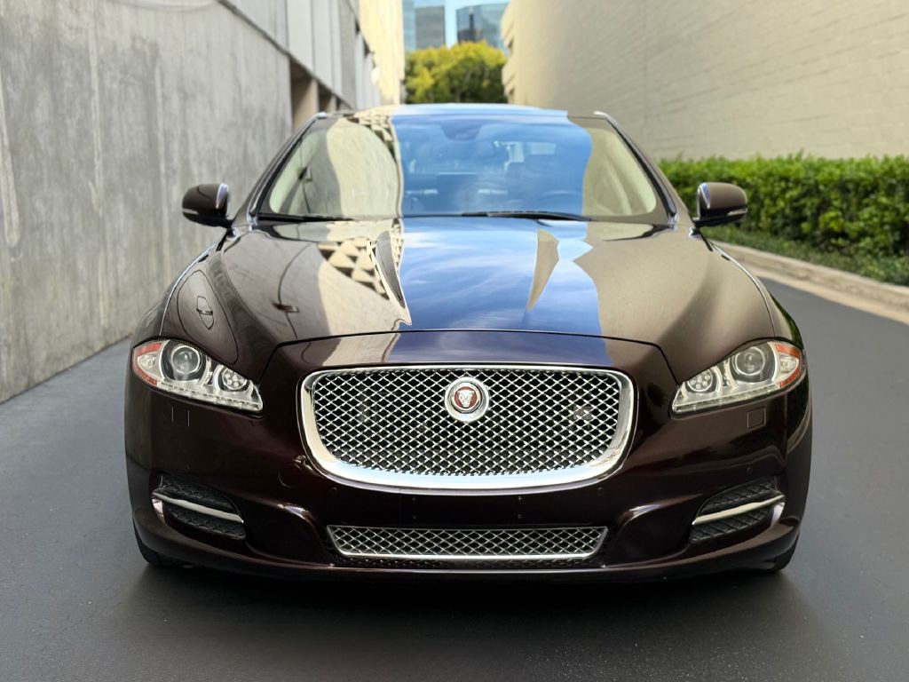 2011 Jaguar XJ Image 4