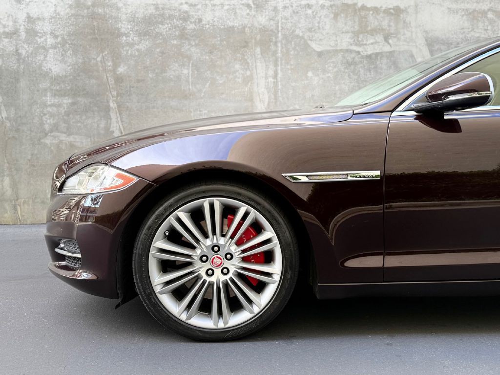 2011 Jaguar XJ Image 7