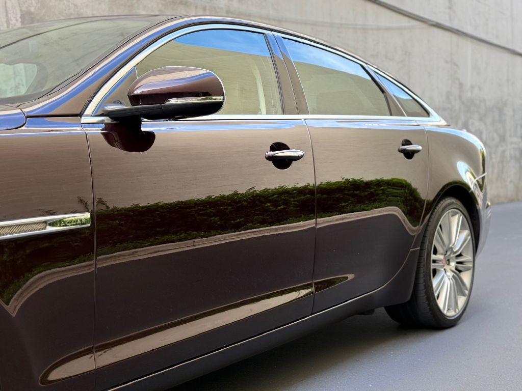 2011 Jaguar XJ Image 8