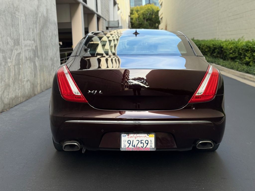 2011 Jaguar XJ Image 13