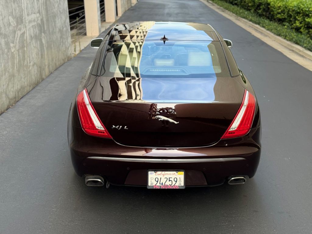 2011 Jaguar XJ Image 14