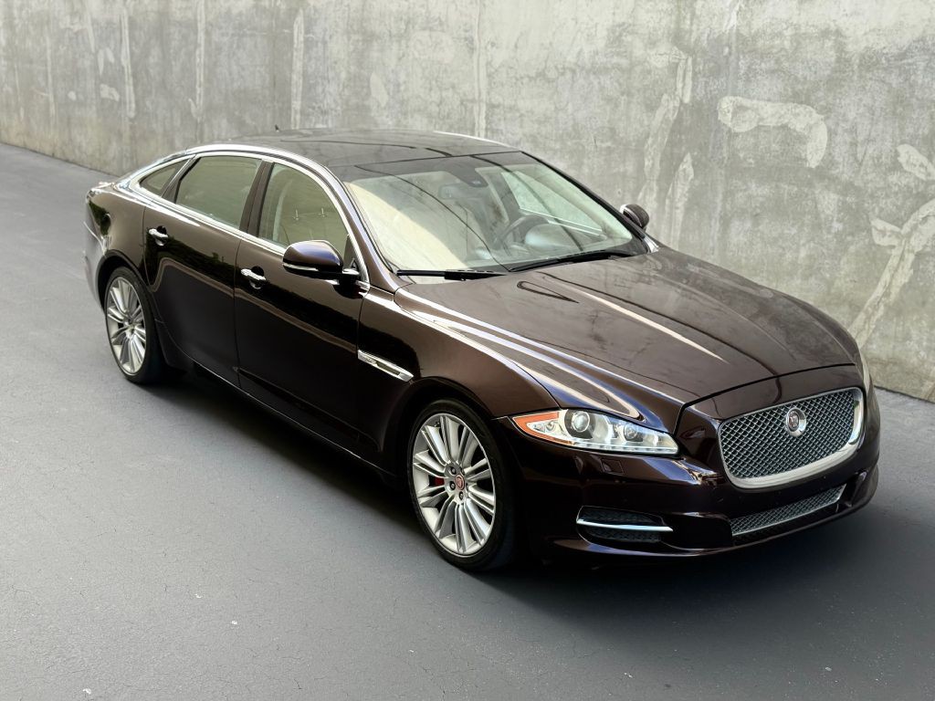 2011 Jaguar XJ Image 16