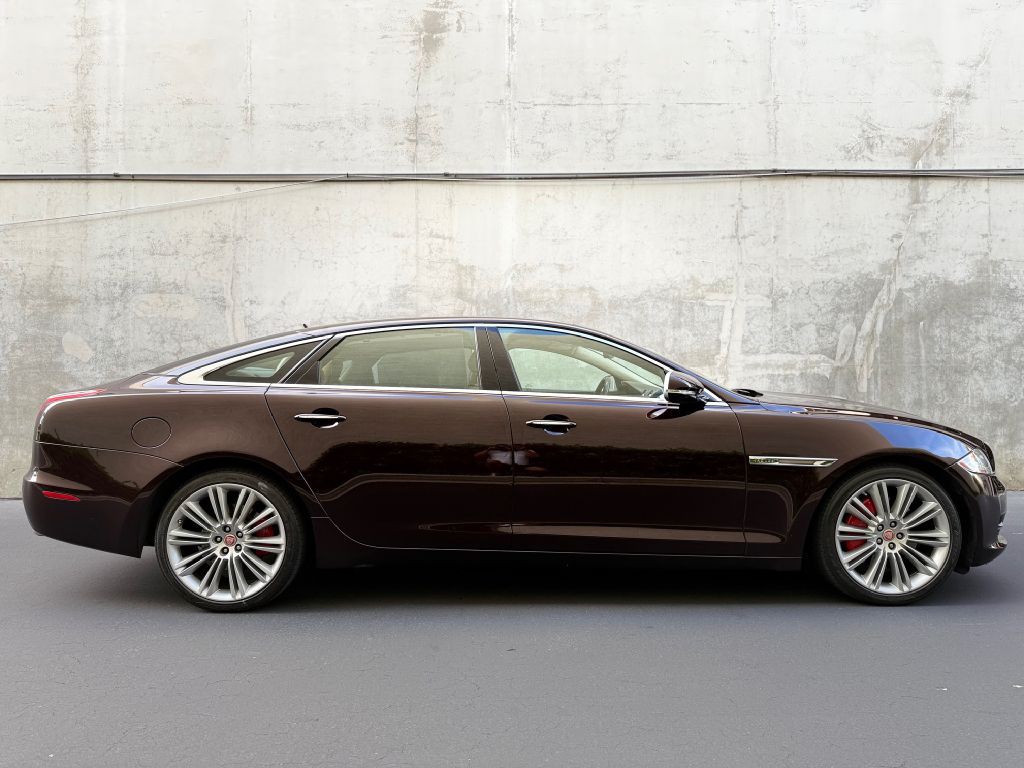 2011 Jaguar XJ Image 17