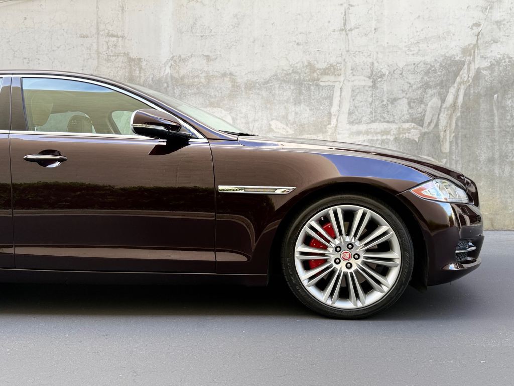 2011 Jaguar XJ Image 18