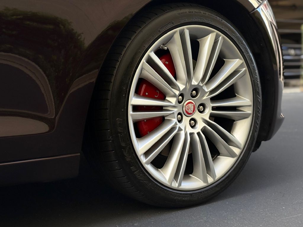 2011 Jaguar XJ Image 20