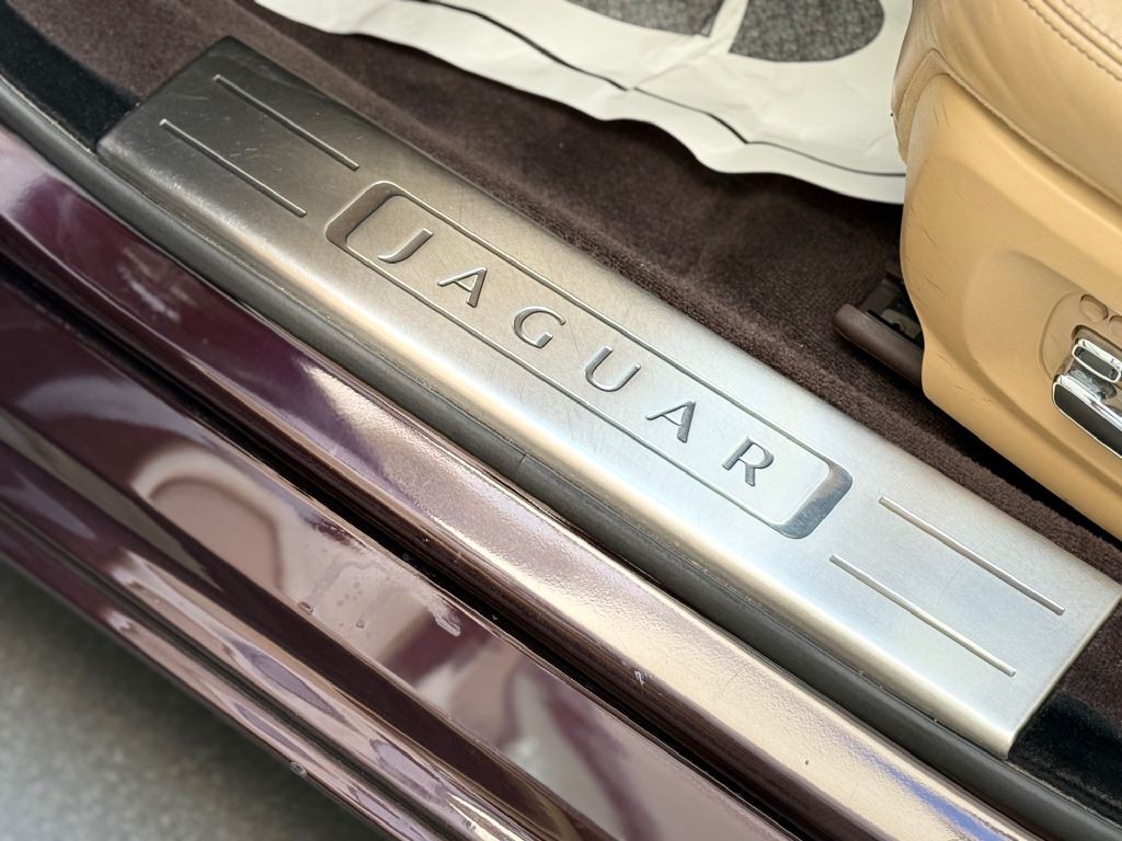 2011 Jaguar XJ Image 24