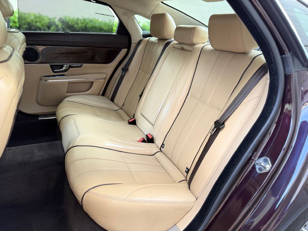 2011 Jaguar XJ Image 26