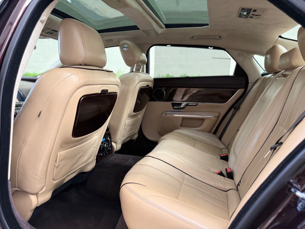 2011 Jaguar XJ Image 27