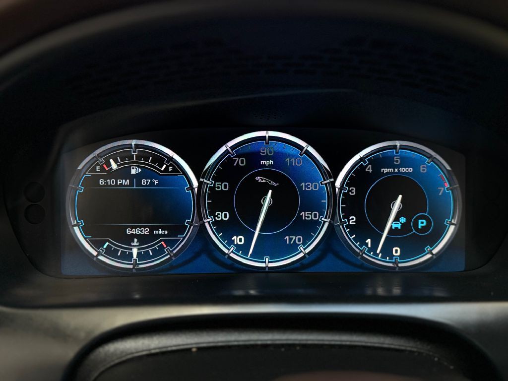 2011 Jaguar XJ Image 40