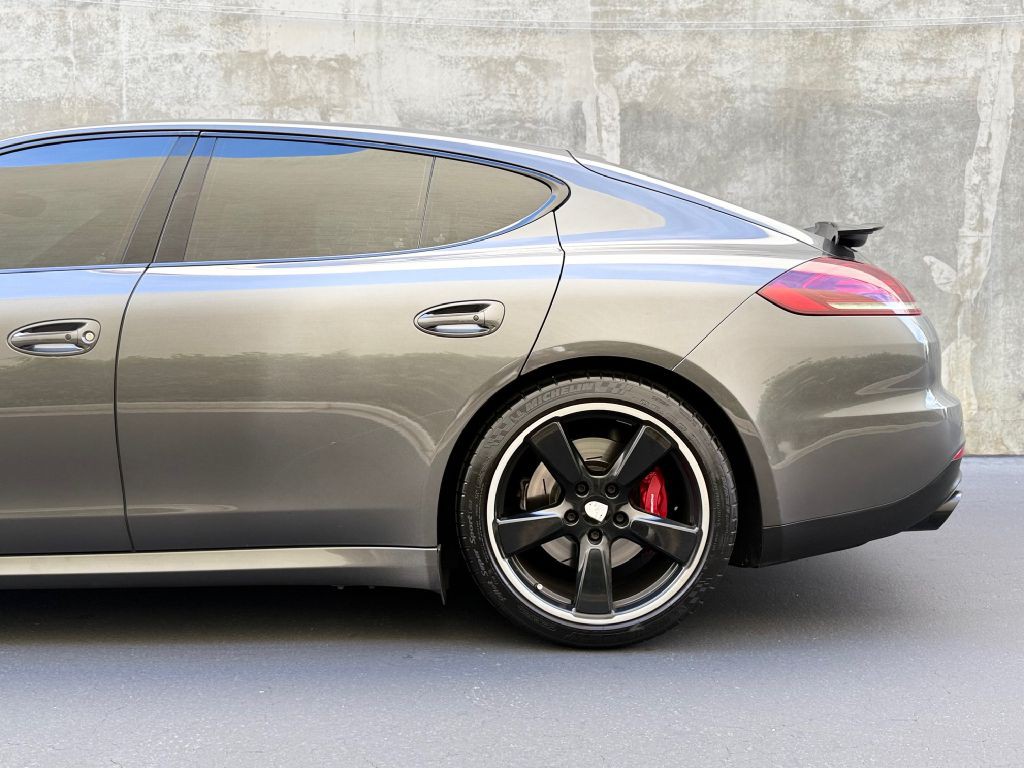 2014 Porsche Panamera Image 6