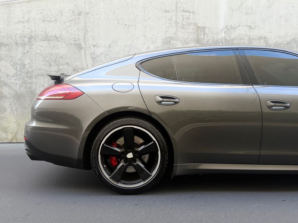 2014 Porsche Panamera Image 21