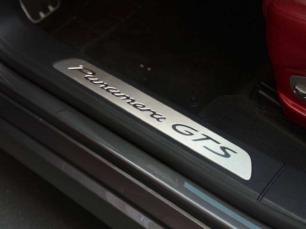 2014 Porsche Panamera Image 24