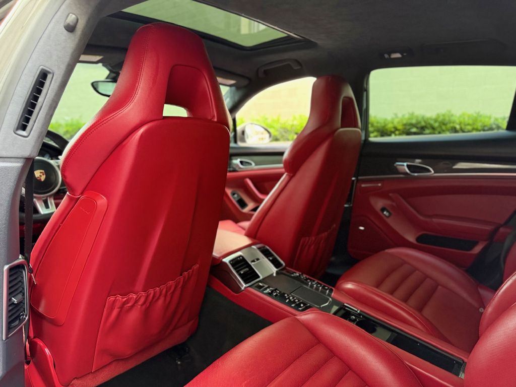 2014 Porsche Panamera Image 27