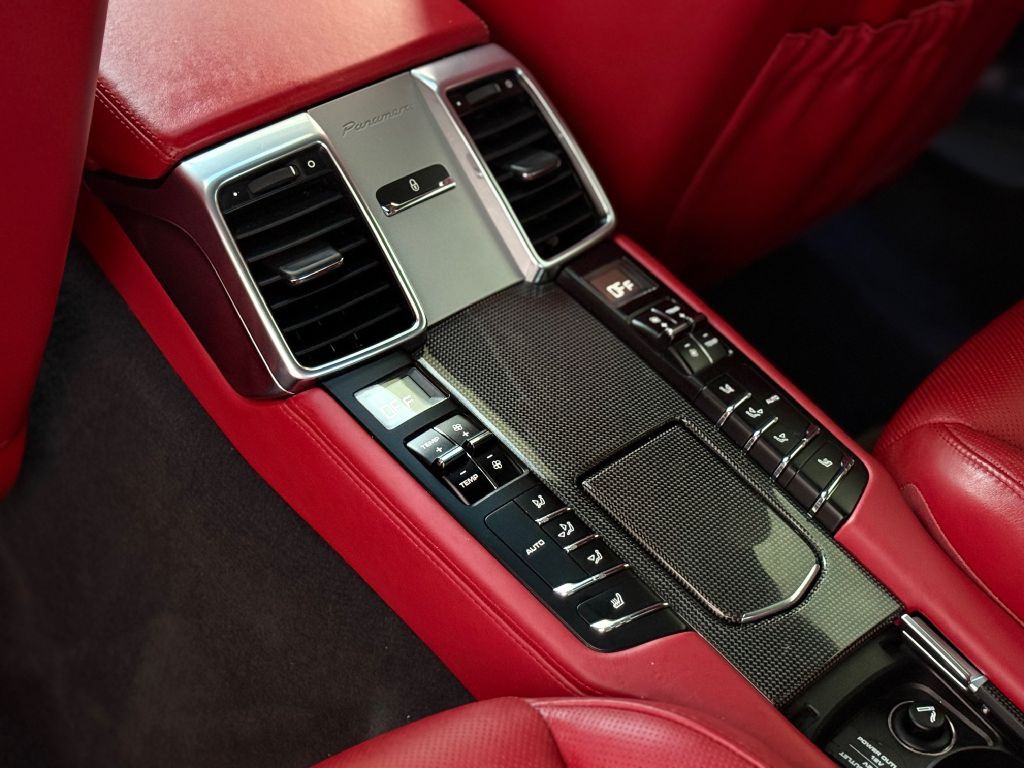 2014 Porsche Panamera Image 30