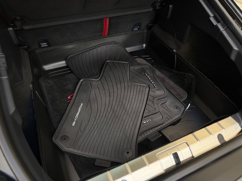 2014 Porsche Panamera Image 32