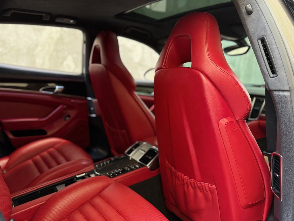 2014 Porsche Panamera Image 33